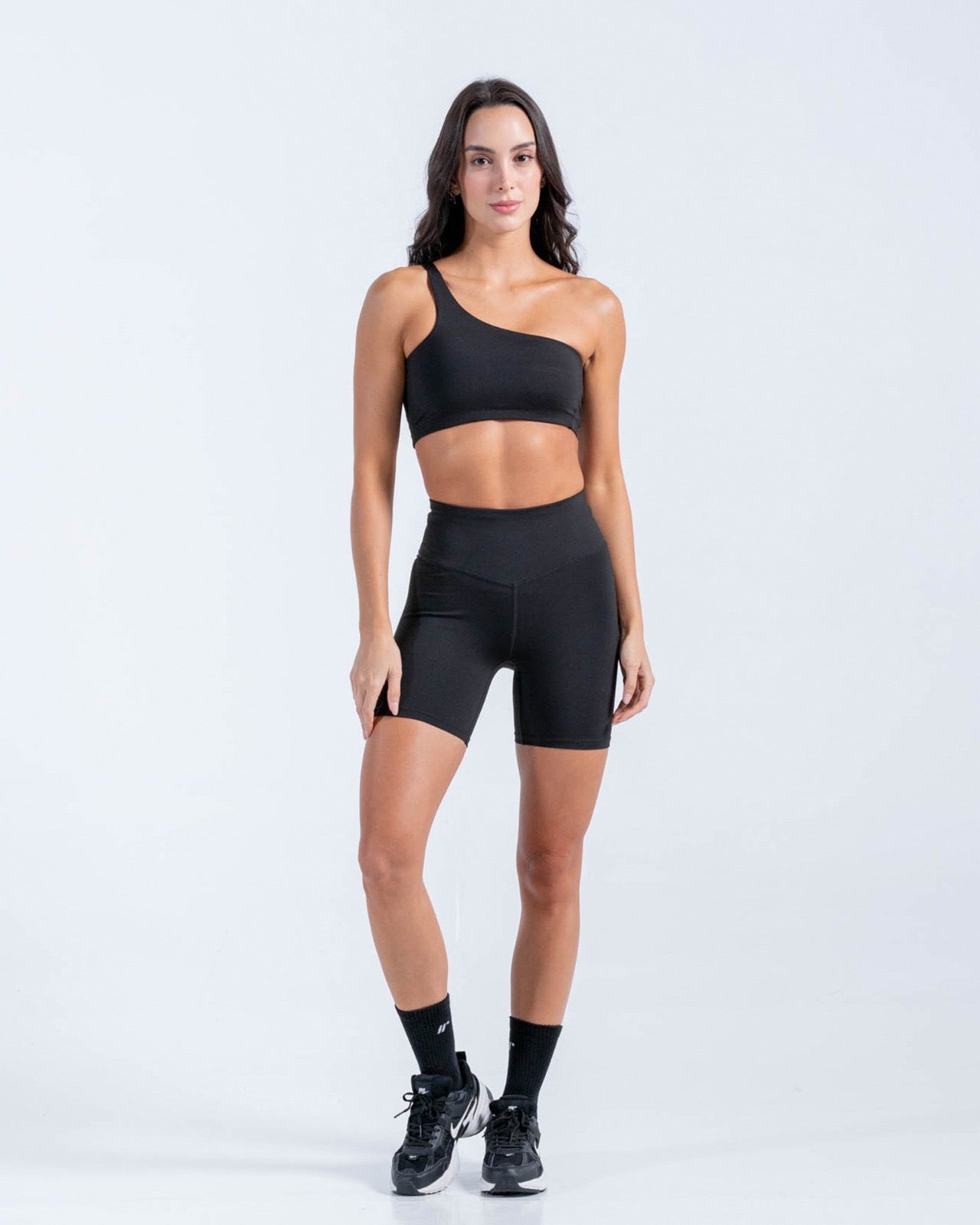 Top Deportivo Negro Asimetrico un Hombro